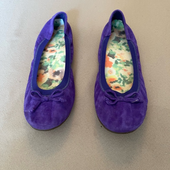Like new Vionic purple flats - Picture 1 of 6